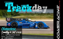 Blauer Renn-Sportprototyp auf der Rennstrecke Chenevières beim Coast Racing Trackday.